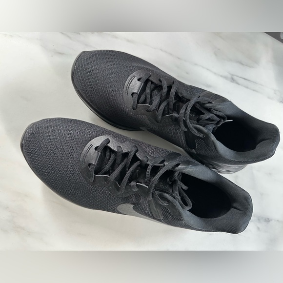 Nike Shoes Mens Nike Gym Shoes 5 Poshmark